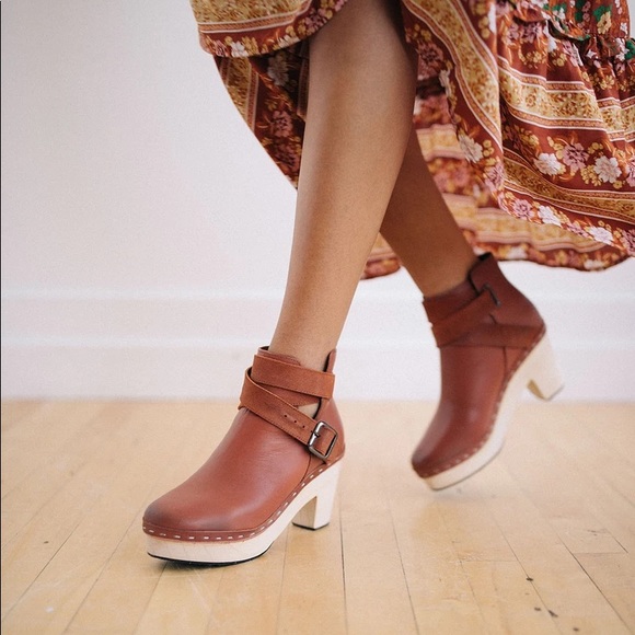 bungalow clog boot
